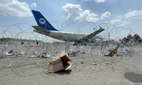 Một máy bay thương mại ở sân bay Hamid Karzai. Ảnh: Reuters
