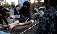 Một chiến binh Taliban bị thương trong vụ tấn công. Ảnh: Reuters