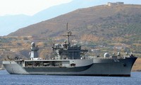 Tàu USS Mount Whitney (Mỹ). Ảnh: EPA
