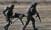 Binh sĩ Nga tham gia một cuộc diễn tập đổ bộ ở Crimea. Ảnh: Sputnik
