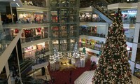 Cây thông Giáng sinh tại một trung tâm thương mại ở Jakarta (Indonesia). Ảnh: Wikipedia