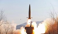 Triều Tiên tung ảnh phóng thử tên lửa từ tàu hoả ngay sau khi bị Mỹ trừng phạt