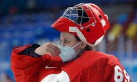 Hy hữu: VĐV khúc côn cầu Nga - Canada phải đeo khẩu trang khi thi đấu tại Olympic