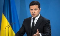 Tổng thống Ukraine ban hành lệnh thiết quân luật, kêu gọi người dân bình tĩnh