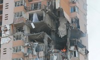Một toà chung cư ở Kiev bị tấn công, nghi trúng tên lửa 