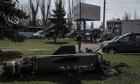 Nga - Ukraine lời qua tiếng lại về vụ tấn công nhà ga Donbass
