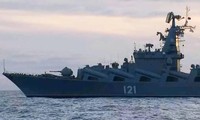Nổ lớn trên tàu tuần dương tên lửa Nga, Kiev nói &apos;do Ukraine phóng tên lửa&apos;