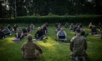 Chiến binh tình nguyện ở Ukraine học thiền để rèn sự bình tĩnh
