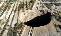 &apos;Hố tử thần&apos; đường kính 25m, sâu 200m bất ngờ xuất hiện ở Chile