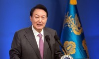 Tổng thống Hàn Quốc họp báo đánh dấu 100 ngày cầm quyền, Triều Tiên phóng 2 tên lửa 