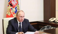 Tổng thống Putin quyết định cho người Ukraine tạm trú tại Nga vô thời hạn