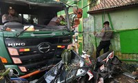 Indonesia: Xe tải gây tai nạn trước cổng trường học, 30 người thương vong