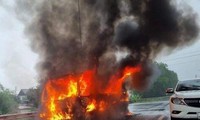 Xe khách cháy rụi trên cao tốc Pháp Vân - Cầu Giẽ