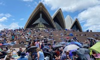 Úc: Người dân đổ về cảng Sydney giữ chỗ xem pháo hoa năm mới