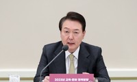Tổng thống Yoon Suk-yeol nói Hàn Quốc có thể sở hữu vũ khí hạt nhân