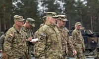 Tướng cấp cao Mỹ gặp các binh sĩ Ukraine