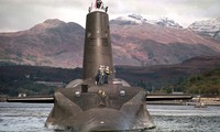 Giới chức Anh tức giận vì tàu ngầm hạt nhân được sửa chữa bằng… keo siêu dính?