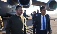 Anh hứa đào tạo phi công Ukraine sử dụng máy bay chiến đấu NATO