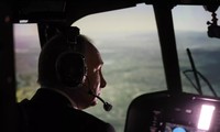 Tổng thống Nga Putin lái thiết bị mô phỏng trực thăng Mi-171A2