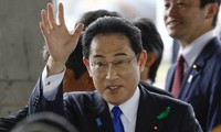 Thủ tướng Nhật Bản phải sơ tán vì vật thể lạ phát nổ 