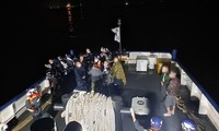Tàu cá Nga bốc cháy ngoài khơi Hàn Quốc, nhiều người mất tích