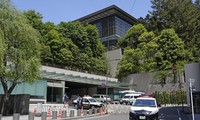 Một cảnh sát nghi tự tử bằng súng khi đang canh gác Văn phòng Thủ tướng Nhật Bản