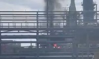 Nhà máy lọc dầu Nga bốc cháy sau khi bị máy bay không người lái tấn công