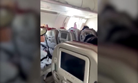 Hàn Quốc: Một hành khách mở cửa thoát hiểm khi máy bay ở giữa không trung