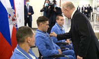 Tổng thống Putin thăm bệnh viện quân y gần Mátxcơva, gặp gỡ các binh sĩ