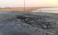 Ukraine bị cáo buộc pháo kích cây cầu nối Kherson với Crimea