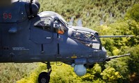 Xe tăng Nga loại bỏ hai xe bọc thép Mỹ, trực thăng Mi-35 tấn công sở chỉ huy Ukraine