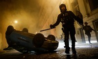 Pháp: Phần tử quá khích lao xe vào nhà một thị trưởng rồi phóng hỏa