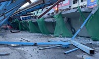Đường trên cao đang xây dựng bất ngờ đổ sập ở Bangkok, 12 người thương vong