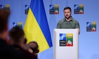 Tổng thống Ukraine dịu giọng sau khi tức giận với NATO