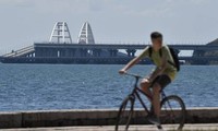 Tổng thống Ukraine Zelensky dọa ‘vô hiệu hóa’ cây cầu dài nhất châu Âu