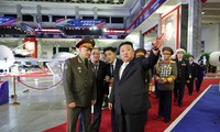 Chủ tịch Triều Tiên gặp Bộ trưởng Quốc phòng Nga, cùng xem triển lãm quốc phòng