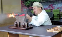Chủ tịch Triều Tiên Kim Jong-un thăm các nhà máy vũ khí lớn