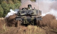 Quân đội Nga dùng tên lửa Kornet phá huỷ hai xe tăng Challenger của Anh 