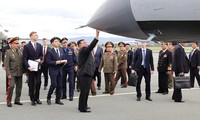 Ông Kim Jong-un thăm sân bay Nga, xem máy bay chiến đấu và tên lửa siêu thanh