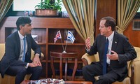 Thủ tướng Anh đến Jerusalem gặp Tổng thống Israel