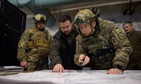 Tổng thống Ukraine thị sát quân đội ở tiền tuyến đông bắc