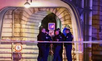 Tấn công bằng dao gần Tháp Eiffel, ba du khách thương vong