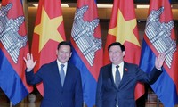 Chủ tịch Quốc hội Vương Đình Huệ tiếp Thủ tướng Campuchia Hun Manet