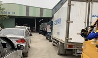 Ô tô xếp hàng dài chờ đăng kiểm tại Hà Nội