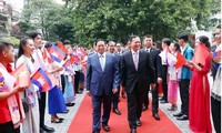 Thủ tướng Việt Nam và Campuchia thăm Trường Đại học Ngoại thương
