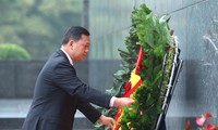 Thủ tướng Campuchia viếng Chủ tịch Hồ Chí Minh, tưởng niệm các Anh hùng Liệt sỹ