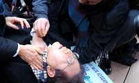 Hàn Quốc: Lãnh đạo phe đối lập bị đâm vào cổ trong chuyến thăm Busan