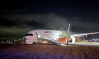 Máy bay chở 379 người tai nạn ở Nhật Bản: Hành khách bình tĩnh xếp hàng sơ tán, đến nơi an toàn trong 20 phút