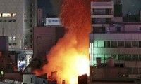 Nhật Bản: Cháy lớn tại khu phố ẩm thực, ngọn lửa đang lan rộng