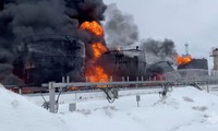 Kho dầu Nga bốc cháy dữ dội sau khi máy bay không người lái bị đánh chặn